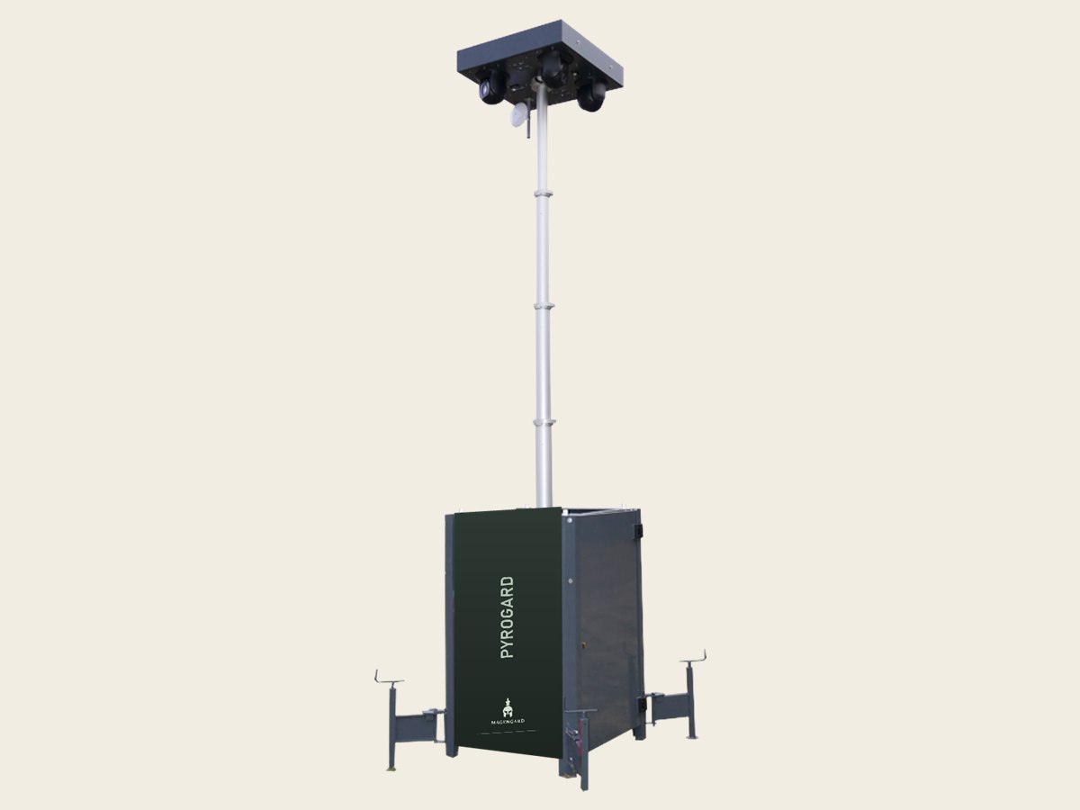 Tour mobile PYROGARD TOWER : caisson floqué MAGENGARD, mât télescopique et tête de détection bi-spectrum